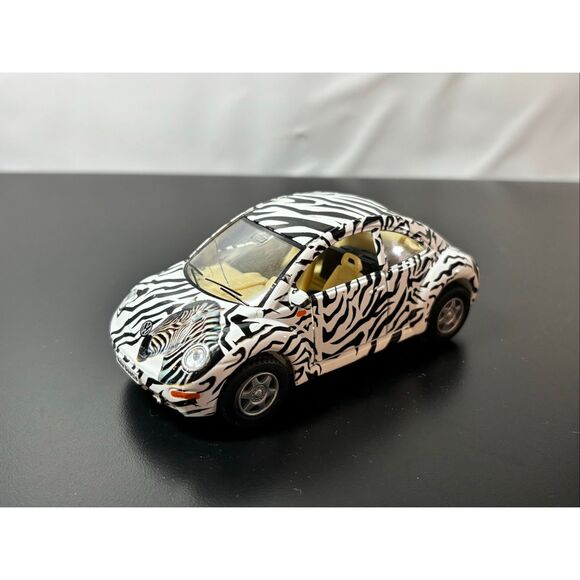 Kinsmart zebra Volkswagen beetle, bug car scale 1:32 - Picture 1 of 9